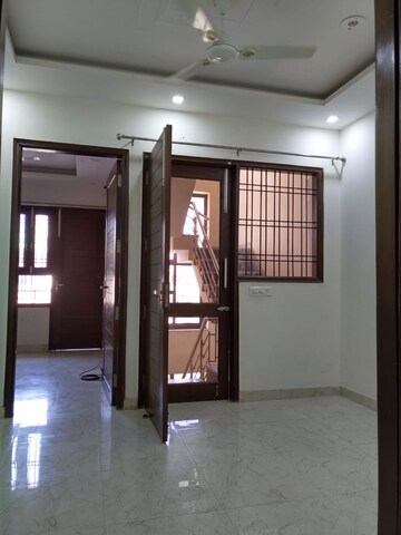 Room in 2 BHK Builder Floor at Sector 46 – for Rent