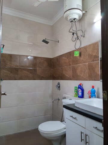 Bathroom in 2 BHK Builder Floor at Sector 46 – for Rent