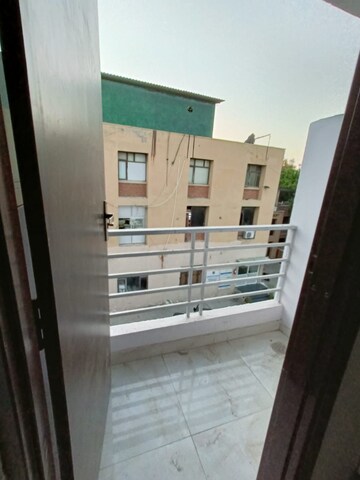 Balcony in 1 RK Builder Floor at Milan CGHS, Sector 39 – for Rent