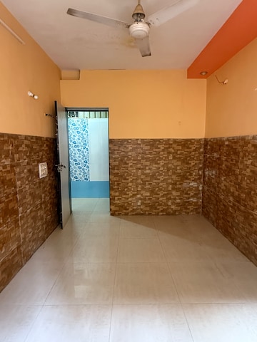 Room in 2 BHK Apartment at New Shree Avenue Complex, Hatkesh Udhog Nagar – for Rent