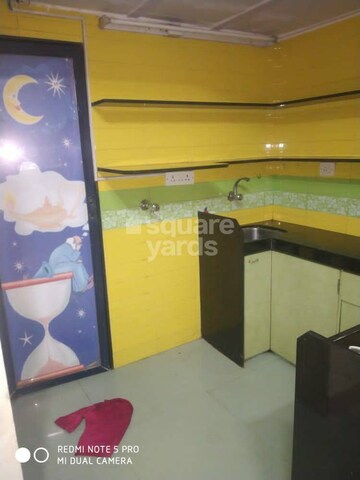 Team Area in 2 BHK Apartment at Santacruz West – for Rent