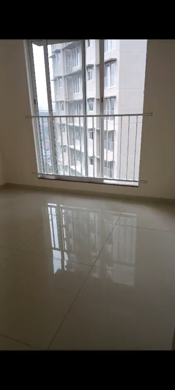 Room in 2 BHK Apartment at Godrej Nest Kandivali, Kandivali East – for Rent