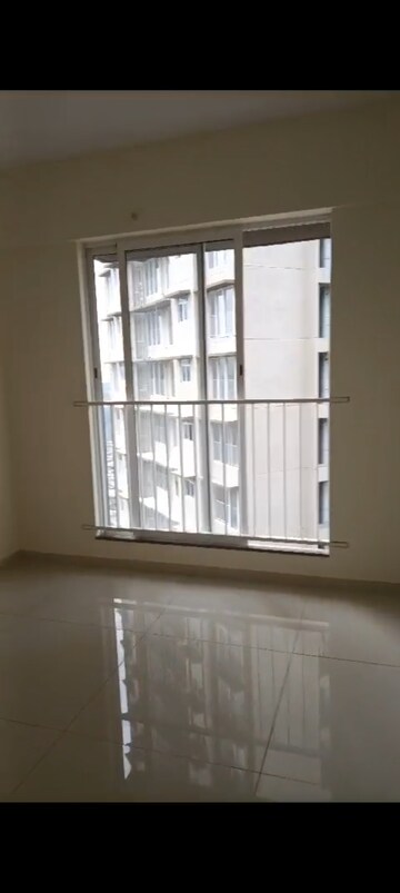 Room in 2 BHK Apartment at Godrej Nest Kandivali, Kandivali East – for Rent