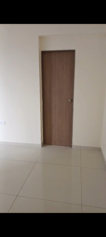 Room in 2 BHK Apartment at Godrej Nest Kandivali, Kandivali East – for Rent