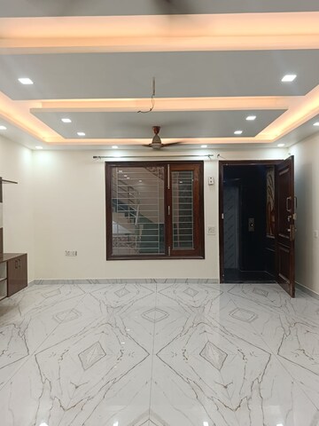 Bedroom in 4 BHK Builder Floor at Sector 51 – for Rent