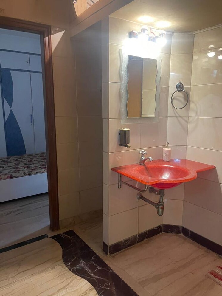 Bathroom, santacruz west 3 Bedroom 1000 Sq.Ft. Apartment In Santacruz West Mumbai 8080990