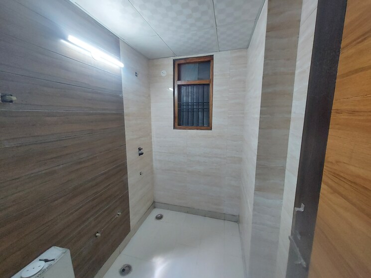 Bathroom, rajendra nagar 3 Bedroom 1400 Sq.Ft. Builder Floor In Rajendra Nagar Ghaziabad 8081028