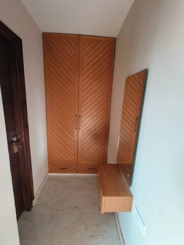 Room in 3 BHK Builder Floor at Sector 9a – for Rent