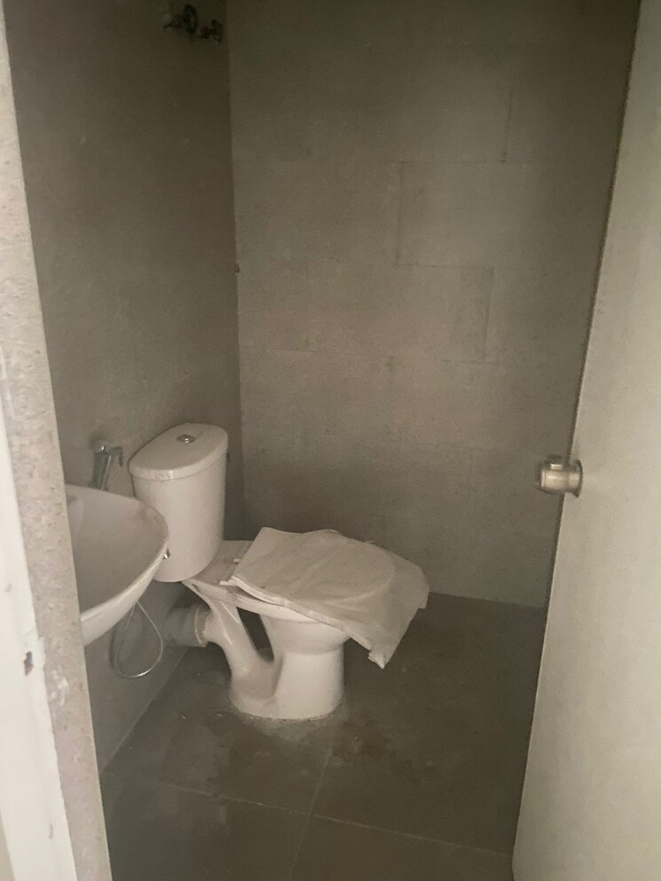 Bathroom, sg highway Commercial Office Space 1050 Sq.Ft. In Sg Highway Ahmedabad 8081057