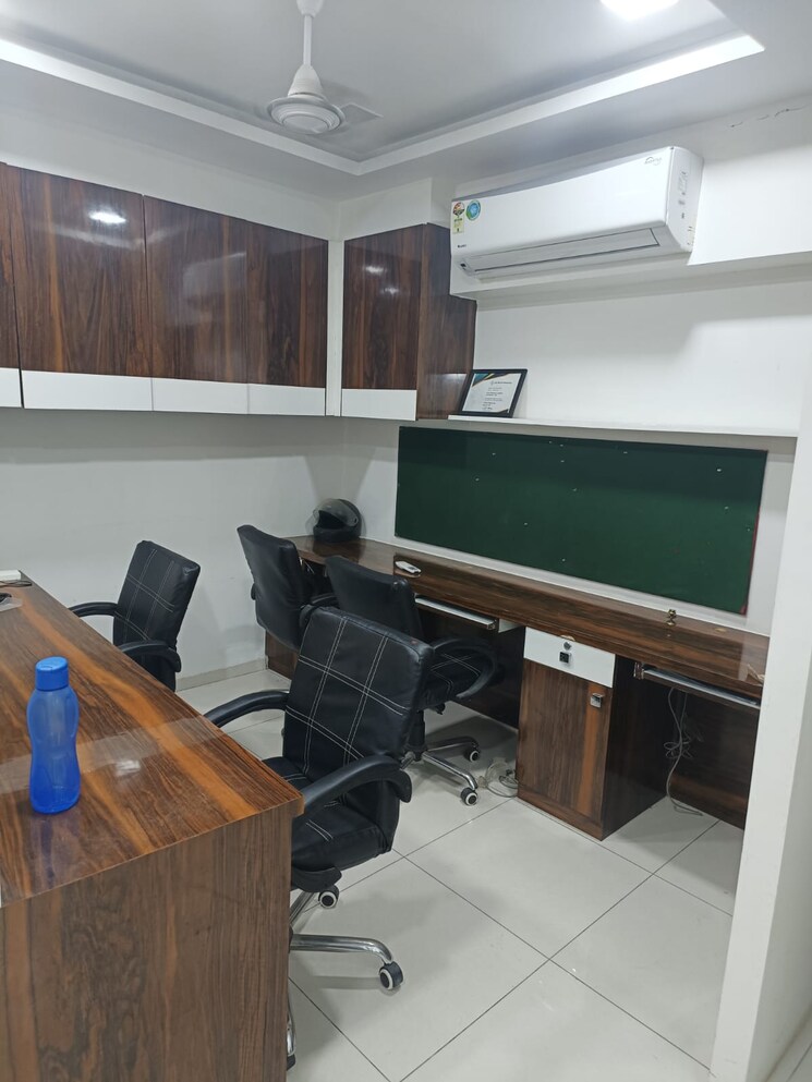 Team Area, makarba Commercial Office Space 585 Sq.Ft. In Makarba Ahmedabad 8081088