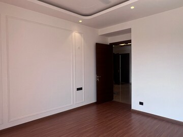 Room in 4 BHK Builder Floor at Sector 63 – for Rent
