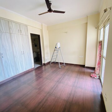 Bedroom in 2.5 BHK Apartment at Aims Golf City, Noida Central – for Rent
