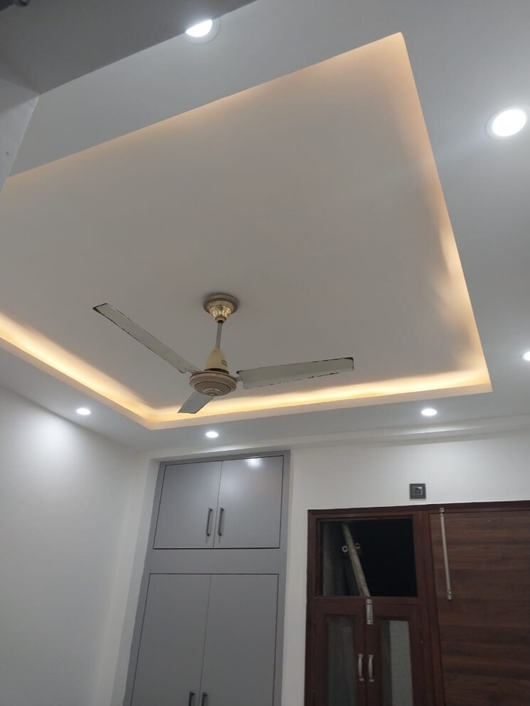 undefined, paschim vihar 2.5 Bedroom 80 Sq.Yd. Apartment In Paschim Vihar Delhi 8081219