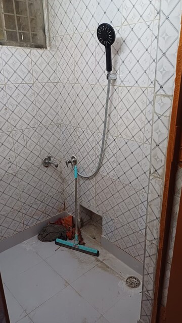 Bathroom in 1.5 BHK Apartment at Paschim Vihar – for Rent