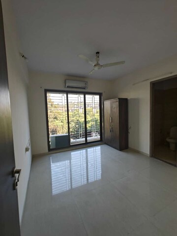 Room in 3 BHK Apartment at Akshar Alvario, Seawoods – for Rent