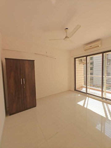 Room in 3 BHK Apartment at Akshar Alvario, Seawoods – for Rent