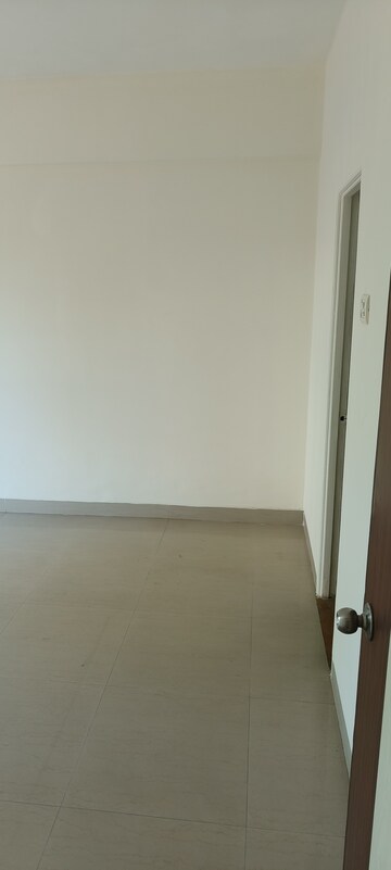 Room in 2 BHK Apartment at Kumar Palmgrove, Kondhwa – for Rent