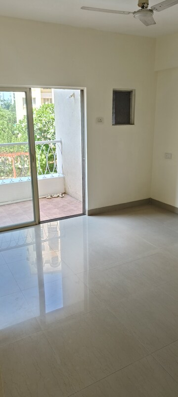 Room in 2 BHK Apartment at Kumar Palmgrove, Kondhwa – for Rent