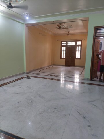 Room in 2 BHK Builder Floor at DLF Vibhuti Khand, Gomti Nagar – for Rent