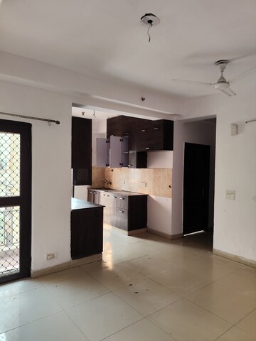Room in 2.5 BHK Apartment at Aims Golf City, Sector 75 – for Rent