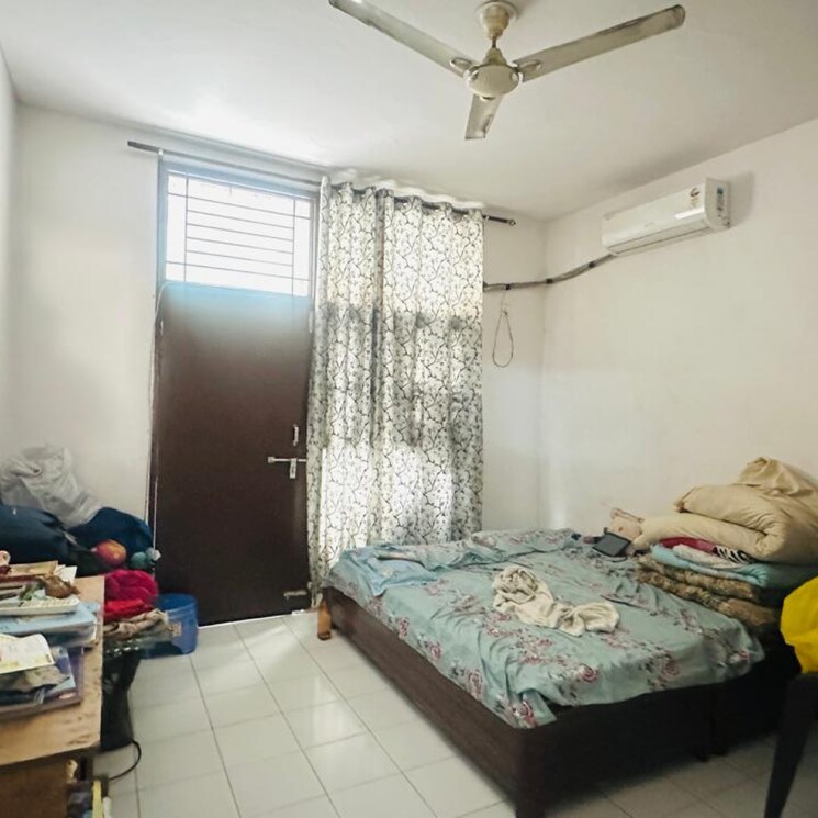 Bedroom, sushant-lok-3 3.5 Bedroom 300 Sq.Yd. Builder Floor In Sector 57 Gurgaon 8081349