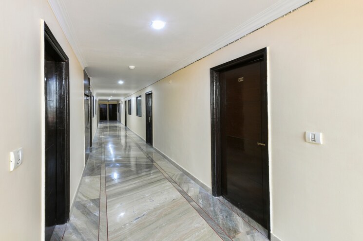 undefined, fatehabad road Commercial Showroom 338 Sq.Yd. In Fatehabad Road Agra 8081375