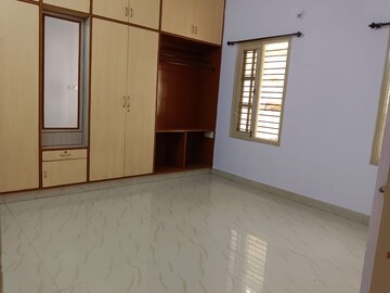 Room in 2 BHK Apartment at Ejipura – for Rent