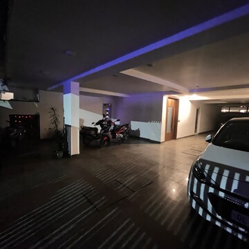 Parking in 3 BHK Builder Floor at Ansal Sushant Lok I, Sector 43 – for Rent