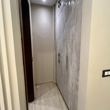 Building Lobby in 3 BHK Builder Floor at Ansal Sushant Lok I, Sector 43 – for Rent