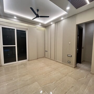 Room in 3 BHK Builder Floor at Ansal Sushant Lok I, Sector 43 – for Rent