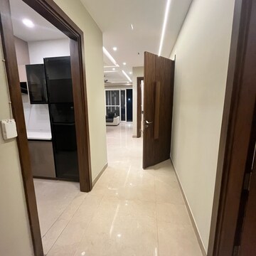 Building Lobby in 3 BHK Builder Floor at Ansal Sushant Lok I, Sector 43 – for Rent