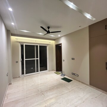 Room in 3 BHK Builder Floor at Ansal Sushant Lok I, Sector 43 – for Rent