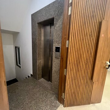 Building Lobby in 3 BHK Builder Floor at Ansal Sushant Lok I, Sector 43 – for Rent