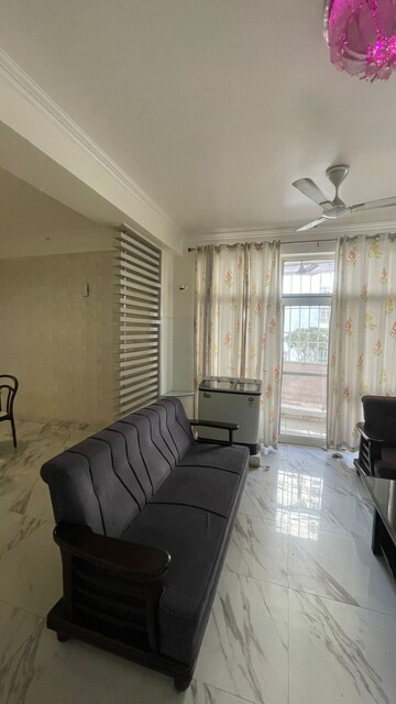 Master Bedroom in 4 BHK Apartment at Gomti Nagar – for Rent