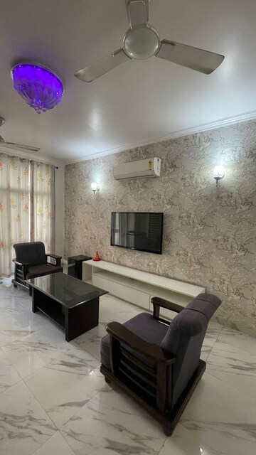 Living Room in 4 BHK Apartment at Gomti Nagar – for Rent