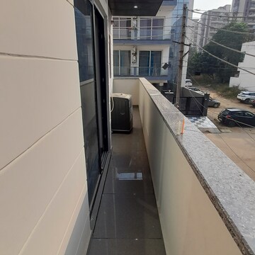 Balcony in 1 BHK Builder Floor at Ansal Sushant Lok I, Sector 43 – for Rent