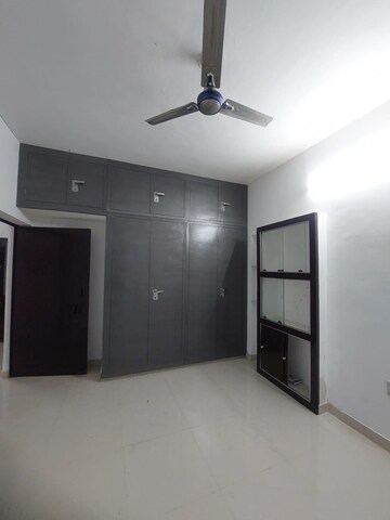 Room in 2 BHK Builder Floor at Gomti Nagar – for Rent
