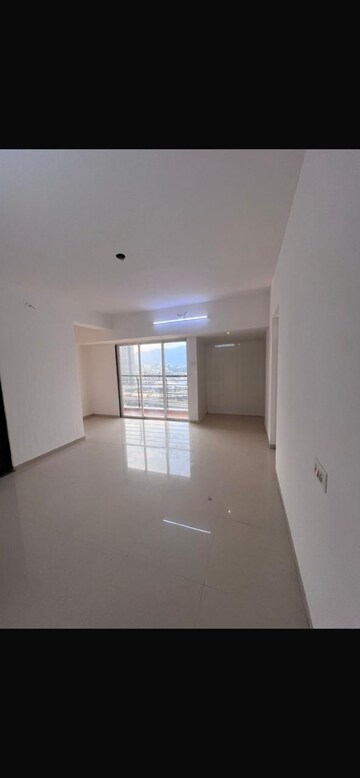 Room in 3 BHK Apartment at Thane West – for Sale