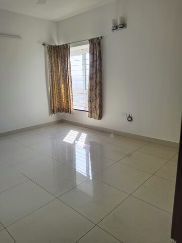 Room in 3.5 BHK Apartment at RMZ Galleria, Yelahanka – for Rent