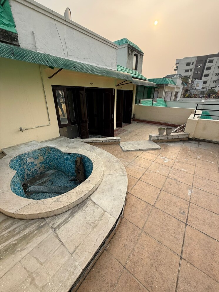 Master Bedroom, niho-saffron-scottish-garden 3.5 Bedroom 2000 Sq.Ft. Penthouse In Ahinsa Khand ii Ghaziabad 8081608