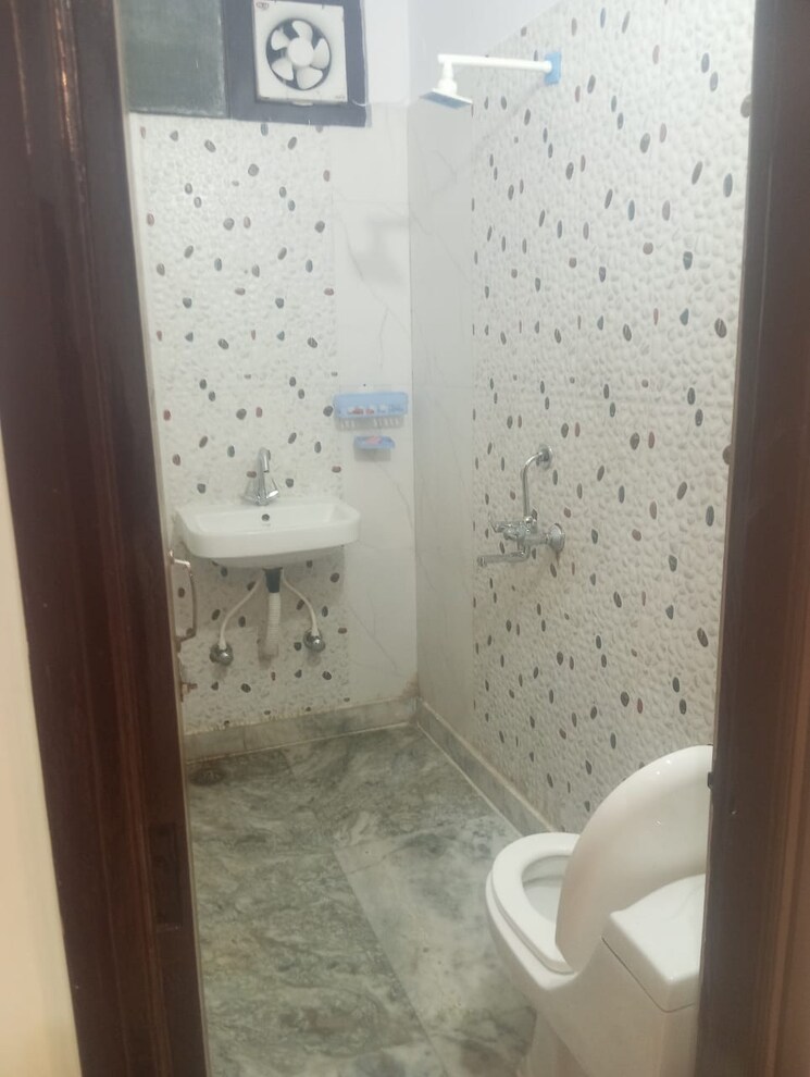 Bathroom, jkg-amba-g-residency 3 Bedroom 1660 Sq.Ft. Apartment In Ahinsa Khand ii Ghaziabad 8081611
