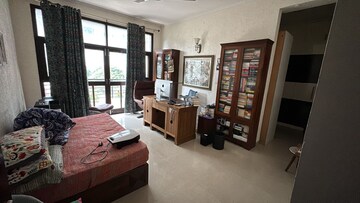 Living Room in 6 BHK Villa at Orchid Petals, Sector 49 – for Rent