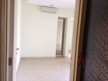 Room in 3 BHK Apartment at Lodha Fiorenza, Goregaon East – for Sale
