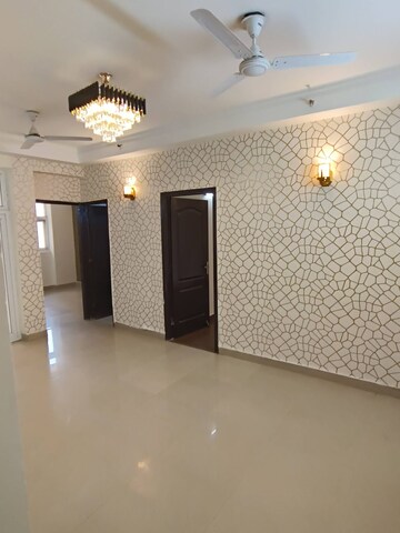 Room in 2 BHK Apartment at Amrapali Princely Estate, Sector 76 – for Sale