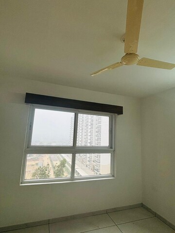 Room in 2 BHK Apartment at Rishita Manhattan, Gomti Nagar – for Rent