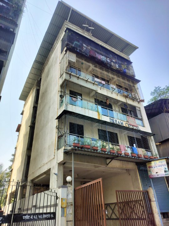 1 BHK 650 Sq.Ft. Apartment in Dream Crystal