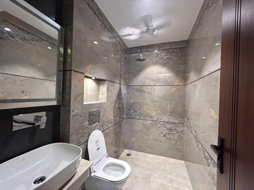 Bathroom in 1 BHK Builder Floor at Sector 30 – for Rent