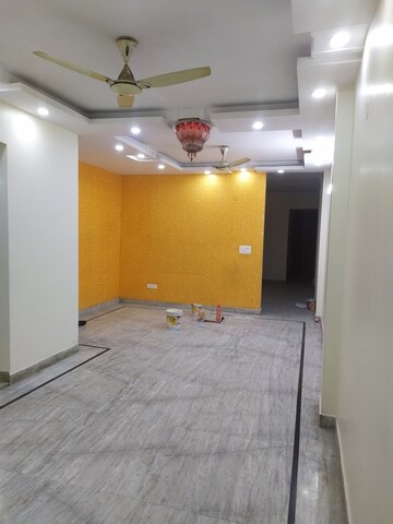 Room in 3 BHK Apartment at Govindpuri – for Rent
