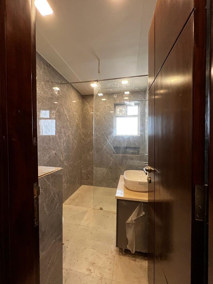 Bathroom, sector 16 4 Bedroom 350 Sq.Yd. Builder Floor In Sector 16 Faridabad 8081853