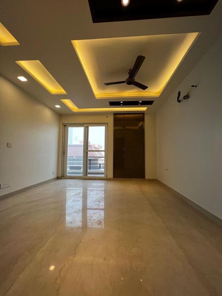 Room, sector 16 4 Bedroom 350 Sq.Yd. Builder Floor In Sector 16 Faridabad 8081853